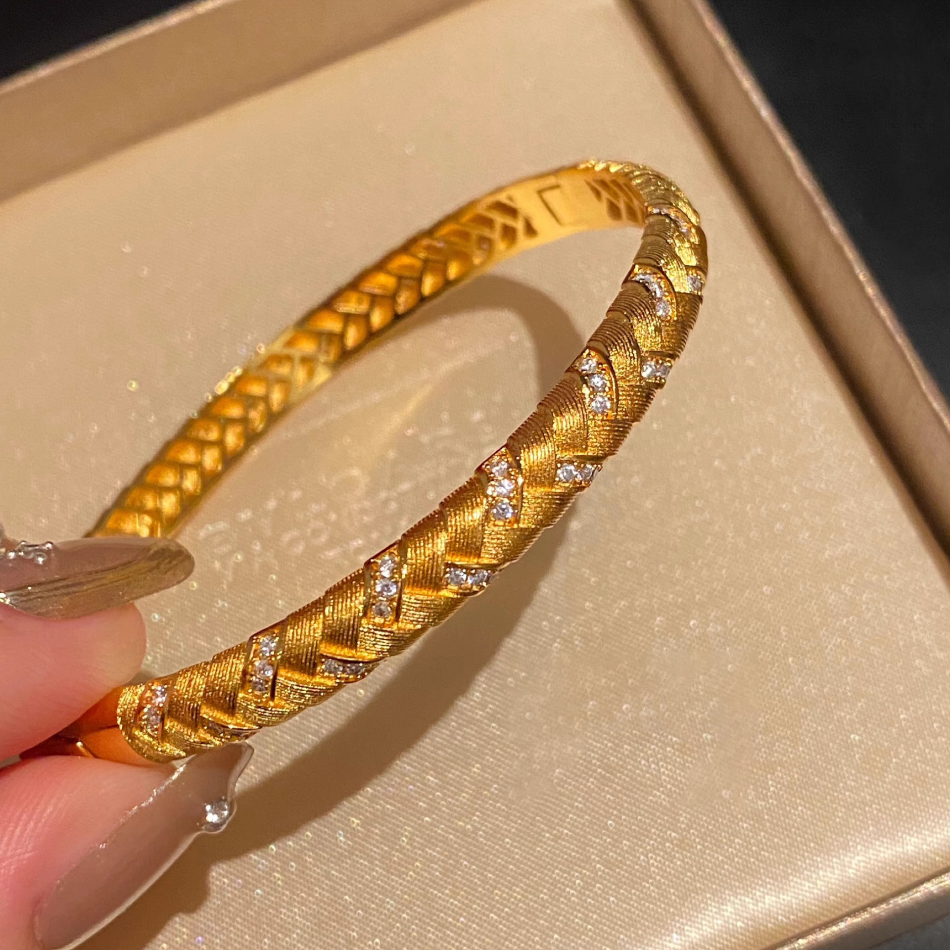 Pulsera de apertura geométrica de malla de flor de circón, pulsera retro de lujo ligero exquisito europeo y americano image 32