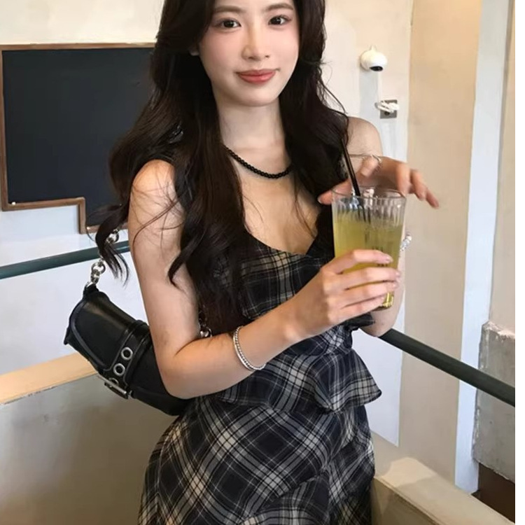 French Seaside Vacation Asymmetrical Ruffled Sleeveless V-Neck Plaid Suspender Dress Women's Summer Waist Long Skirt