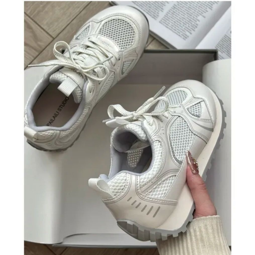 Zhao Lu Si con los zapatos Gump para mujeres 2026 verano nuevo estilo de red deportivo casual con suela gruesa para aumentar la altura de los zapatos de carreras para mujeres
