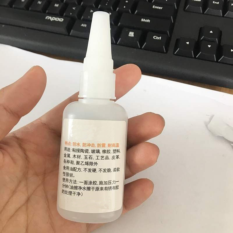 強力な溶接剤の油性原ゴムの速乾性油の接着剤の卸売りは世間を走って地面を並べて靴を補充します。|undefined