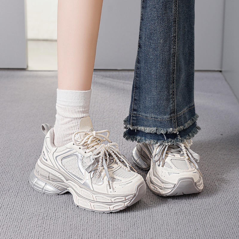 Giày sneaker nữ chunky đế dày 7,8cm mặt lưới thoáng khí dây ngọc trai — KD29E Màu be