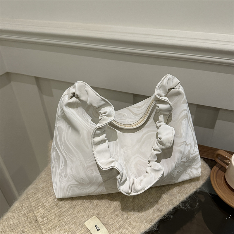 Bolso de axila plisado de moda coreana bolso femenino 2025 primavera nuevo bolso de almohada simple nuevo bolso de mensajero de hombro chino