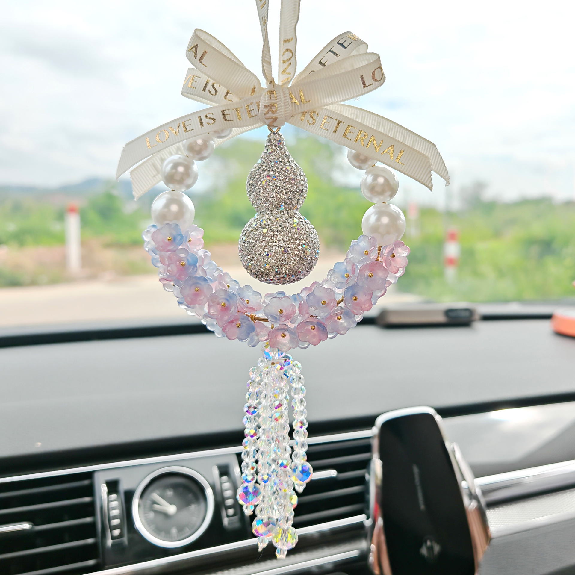 New Style Crystal Gourd Car Pendant with Diamonds, New High-End Car Accessory for Women, Trendy Crystal Gourd with Diamonds