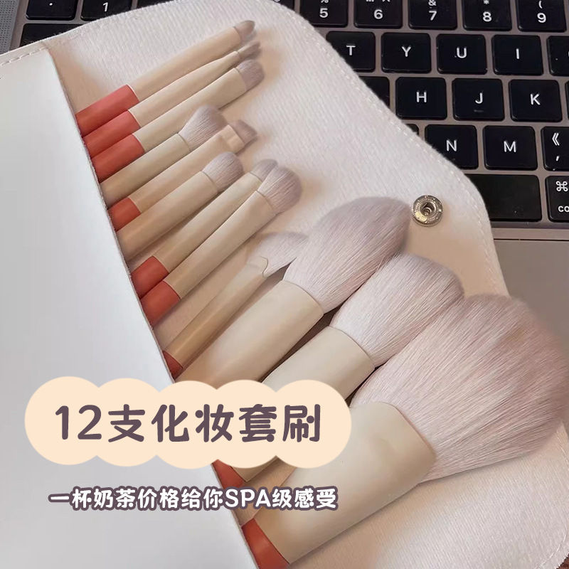 Juego de 12 pinceles de maquillaje de la serie navideña Juego completo de pinceles para polvos sueltos, pinceles para sombras de ojos, base, pinceles correctores, herramientas de maquillaje de pelo suave