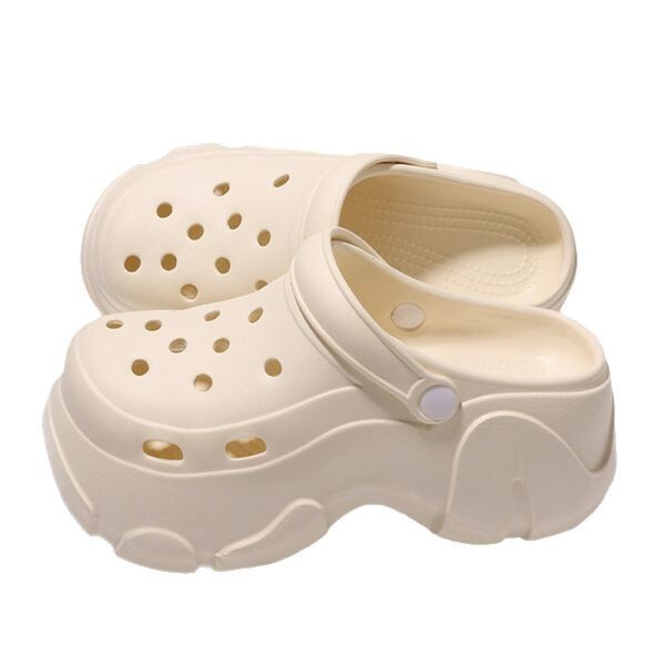 Crocs-style slippers platform