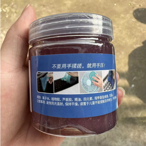 柔らかい窓の隙間をきれいにして神器の車内をきれいにして神器の自動車用品の黒の科学技術の溝をきれいにします。|undefined
