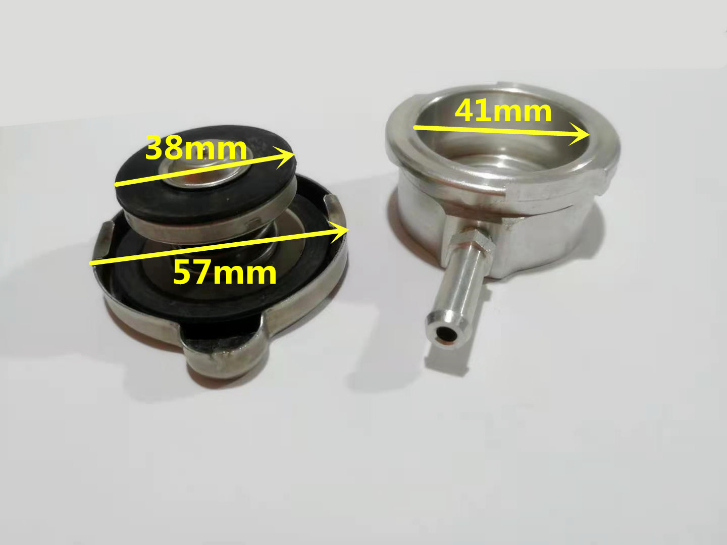 Metal Id 41mm Large Water Inlet with Water Tank Cover, Universal Radiator Cap, Anti-Spill Coolant, Highly Adaptable