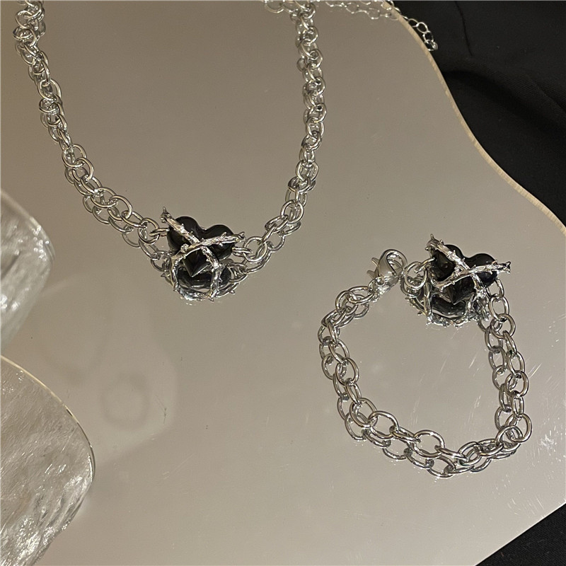 Wholesale Jewelry Thorny Heart Necklace Bracelet Set Nihaojewelry display picture 7