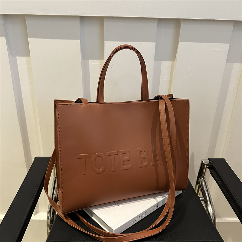 Bolsa de moda coreana de nicho para mujeres 2024 nueva bolsa de clase de estudiantes de gran capacidad, bolsa de hombro universal