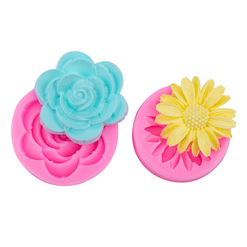 ヒナギクのバラの花の形のシリカゲルの型は砂糖のケーキの装飾の部品をひっくり返します。