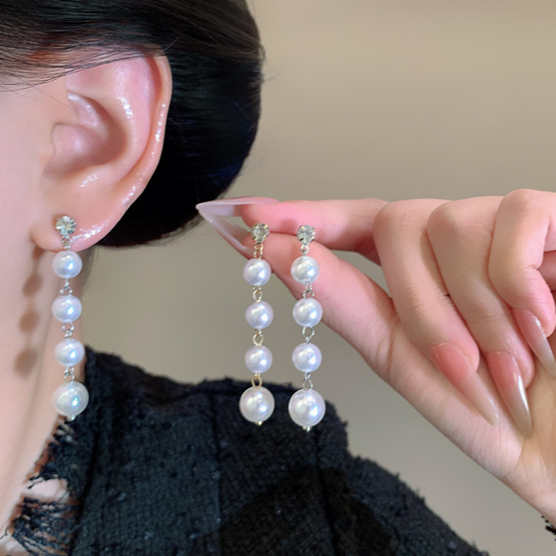 Cubic Zirconia And Pearl Stud Earrings For Everyday Elegance_voghion.com