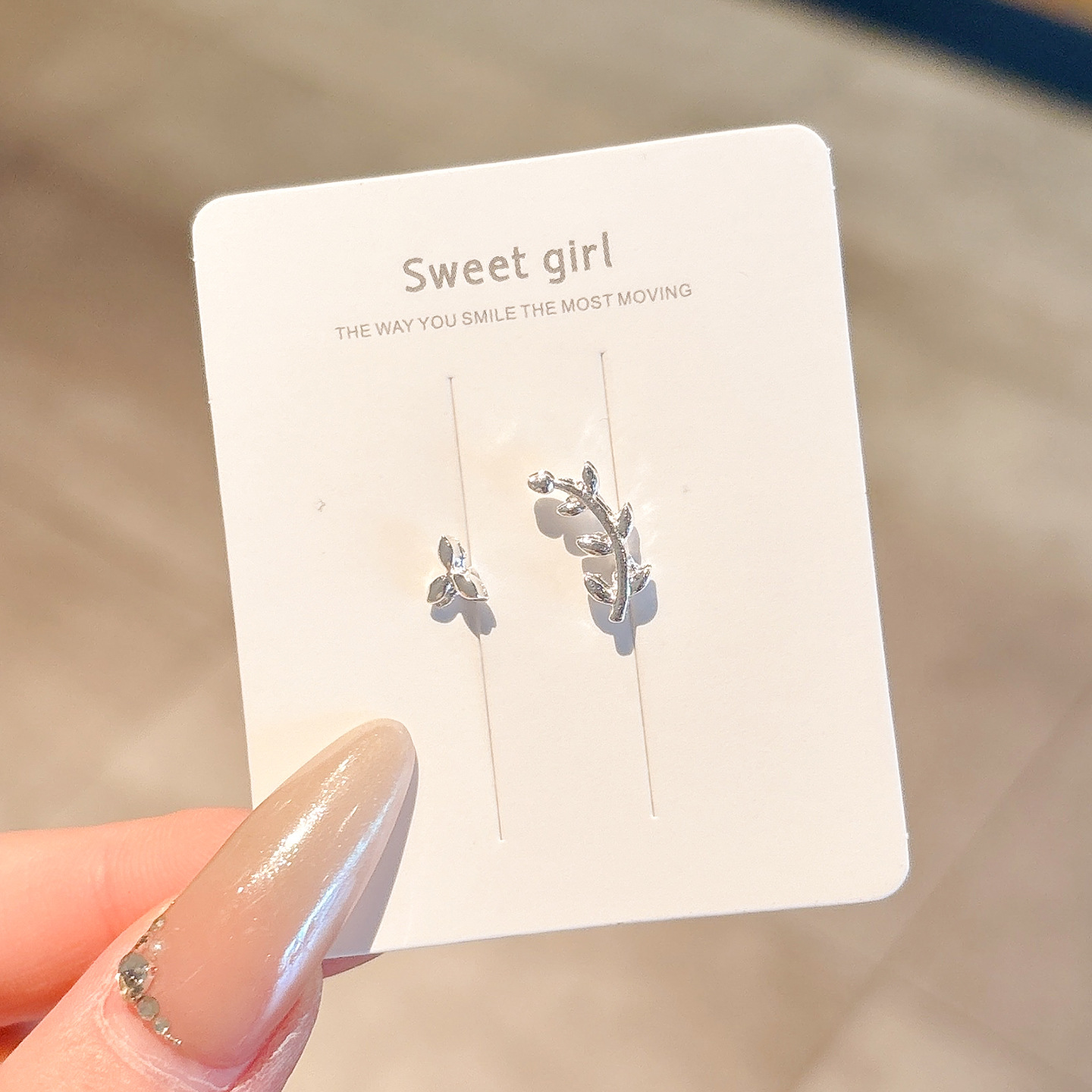 Pendientes de aleación Pendientes de alta calidad de perlas para mujer Pendientes exagerados de temperamento de lujo ligero coreano Pendientes largos con borlas al por mayor