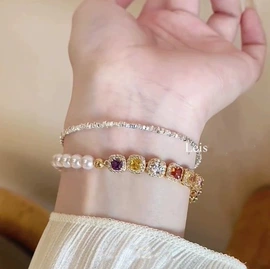 项链;耳钉;手链