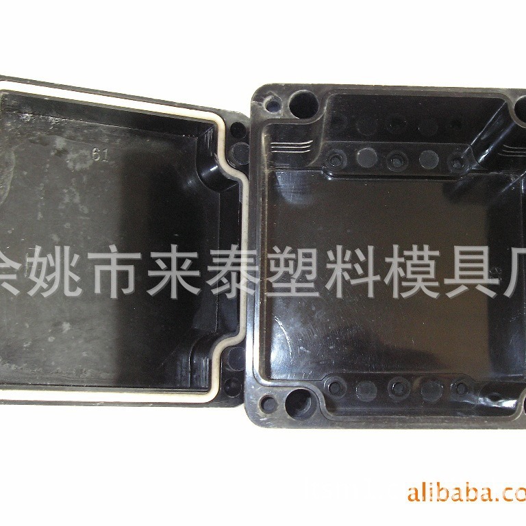 供应各种汽摩塑料配件模具加工。厂家直销价格优惠