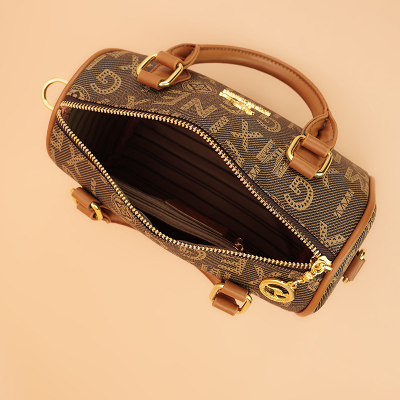 Sensación de alta gama, nicho 2024, nueva moda, cuero suave, banda ancha, todo fósforo, bolso de almohada de presbiterio, bolso de Boston de mensajero de un solo hombro