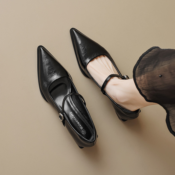 Elegant high heels with a strap pointed-toe