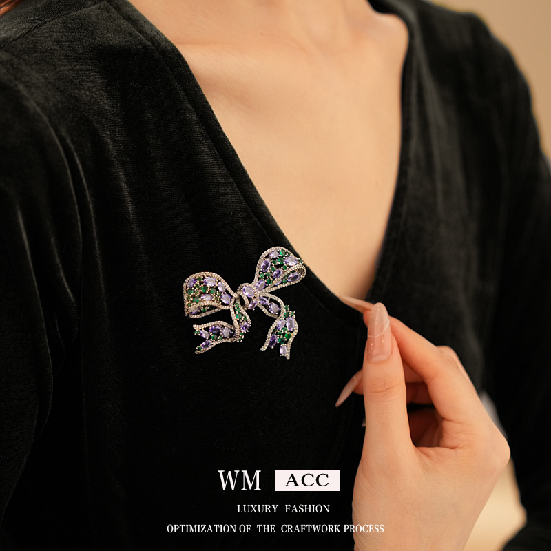 Broche de arco hueco brillante estilo lujoso ligero de alto nivel flor de pecho creativo de diseño francés accesorios de otoño y invierno mujeres image 5