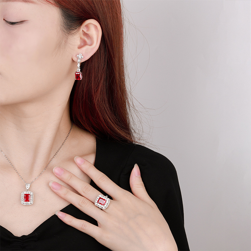 Otoño e invierno nuevo Zhuang Sheng joyería de alto carbono diamante hielo flor corte cobre incrustaciones chino cubo rojo azúcar traje mujer piedra principal 8*10