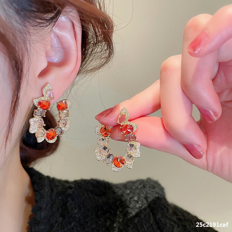 12g Weight Artificial Diamond, Crystal Inlay Material Earrings Classification 1 Pair Quantity Holiday, Daily Occasion Artificial Crystal Material Gold Plated Plating Heart Shape, Flower Pattern Women's Gender Plating, Inlay Design Sweet Style 1 Pair Sweet Heart Shape Flower Plating Inlay Artificial Crystal Artificial Diamond Crystal Gold Plated Earrings 无