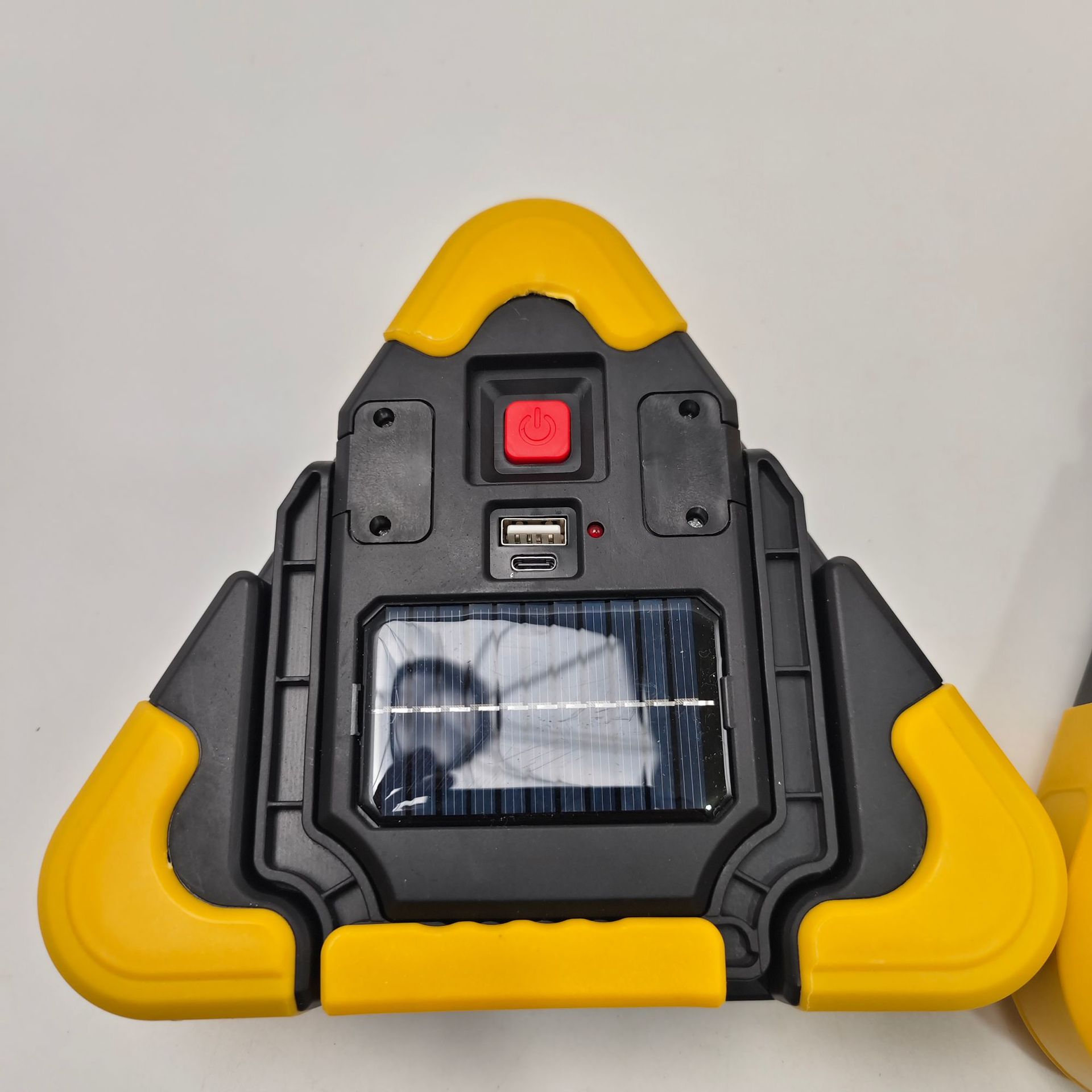 Car warning sign with LED lighting, USB charging port, solar-powered triangular warning sign