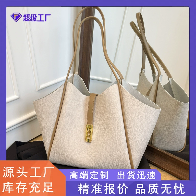 Простая сумка-тоут во французском стиле ретро, ​​однотонная модная летняя новинка 2025 года, сумка для подмышек большой вместимости.