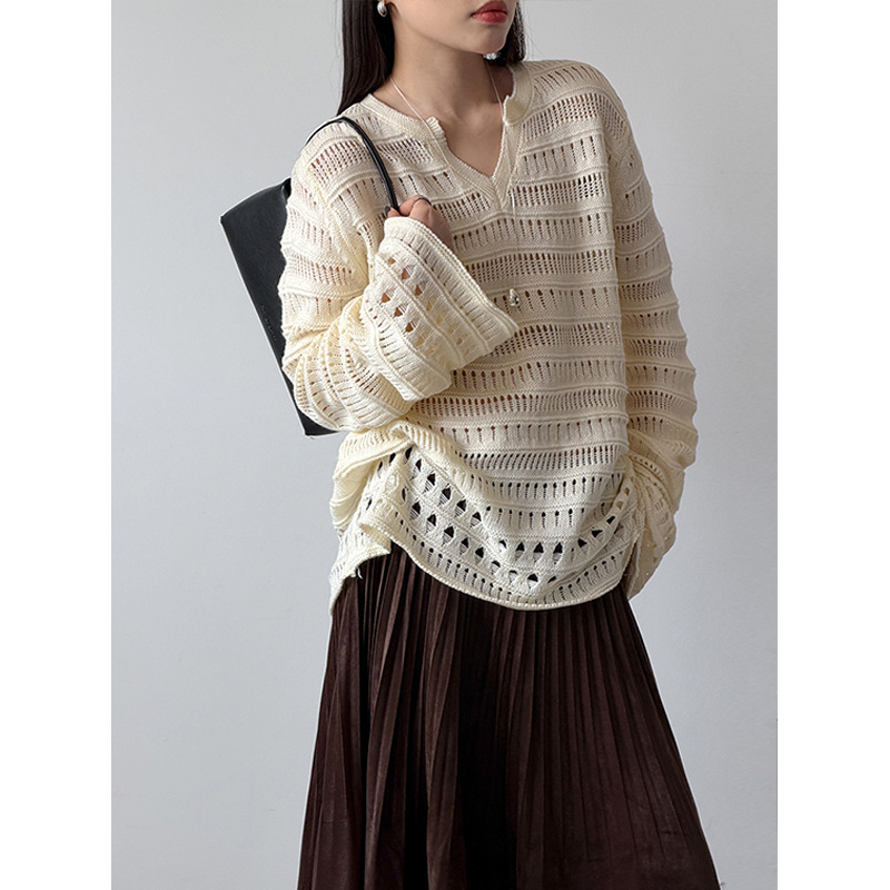 Juzhi's new autumn collection features a Korean-style high-end chic hollow-out thin knit sweater for women 01333