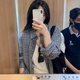现货韩系格子衬衫女早秋新款百搭宽松慵懒风上衣外搭格纹衬衣外套