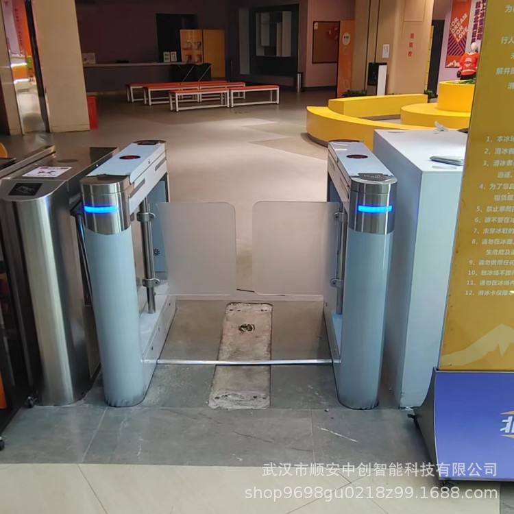 动漫城滑冰场无人自助系统摆闸检票智能一体机网上订票系统闸机