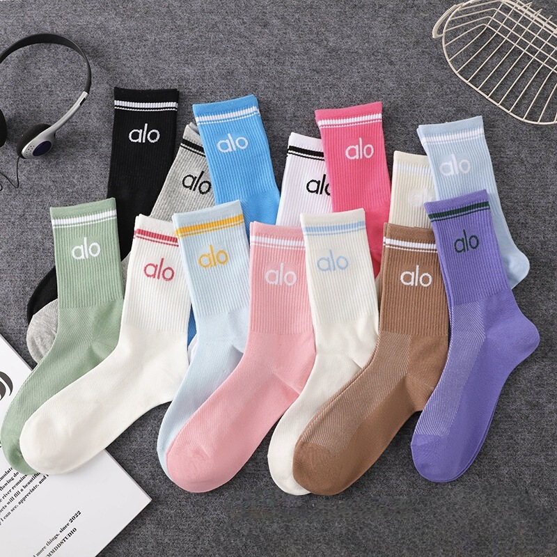 Alo Four Seasons Men's and Women's Socks Cotton Socks Mesh Yoga Socks Mid-High Training Sports Socks Long Fitness Casual Socks