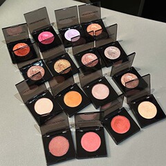 HERORANGE ~ 夢の色の単色のアイシャドーの真珠の光が輝いています。