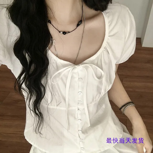 Chic Fashionable White Shirt with Drawstring Waist for a Slimming Effect