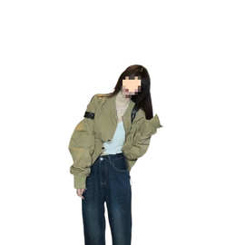 美式复古感长袖飞行棒球服外套女秋装短款开衫夹克上衣。