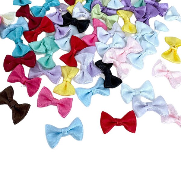 Small solid color accessory with bow