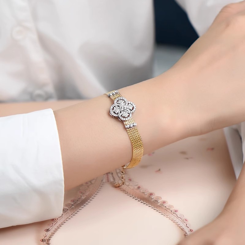 Italian imported lace craftsmanship retro court style four leaf clover bracelet, light luxury, high-end feeling, two color gold inlaid diamond_voghion.com