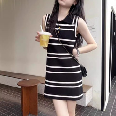 夏の新しいスタイル、小柄な人向け、背が高く、シックで美しい、超見栄えの良い女性用ストライプポロカラードレス