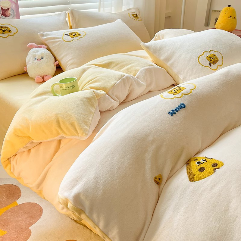 Invierno engrosado toallas bordadas de leche cama de cuatro piezas conjuntos de doble cara coral edredón cubierta dormitorio de cama de estudiantes