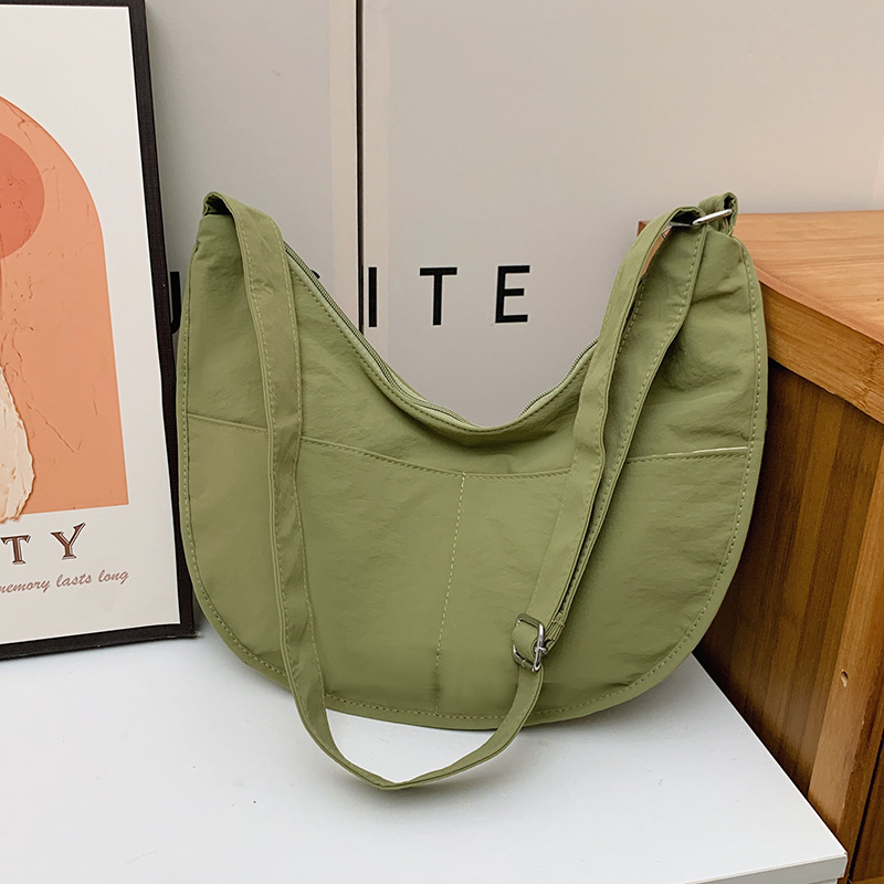 Bolsa de hombro coreana para niños y niñas de color sólido de gran capacidad bolsas de饺os para niños 2025 nuevas bolsas para niños con colgantes