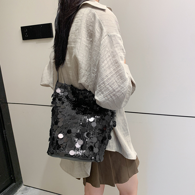 Bolso de paleta de verano popular para mujeres 2024 nueva moda de gran capacidad de hombro mochila de viaje casual bolso de cubo