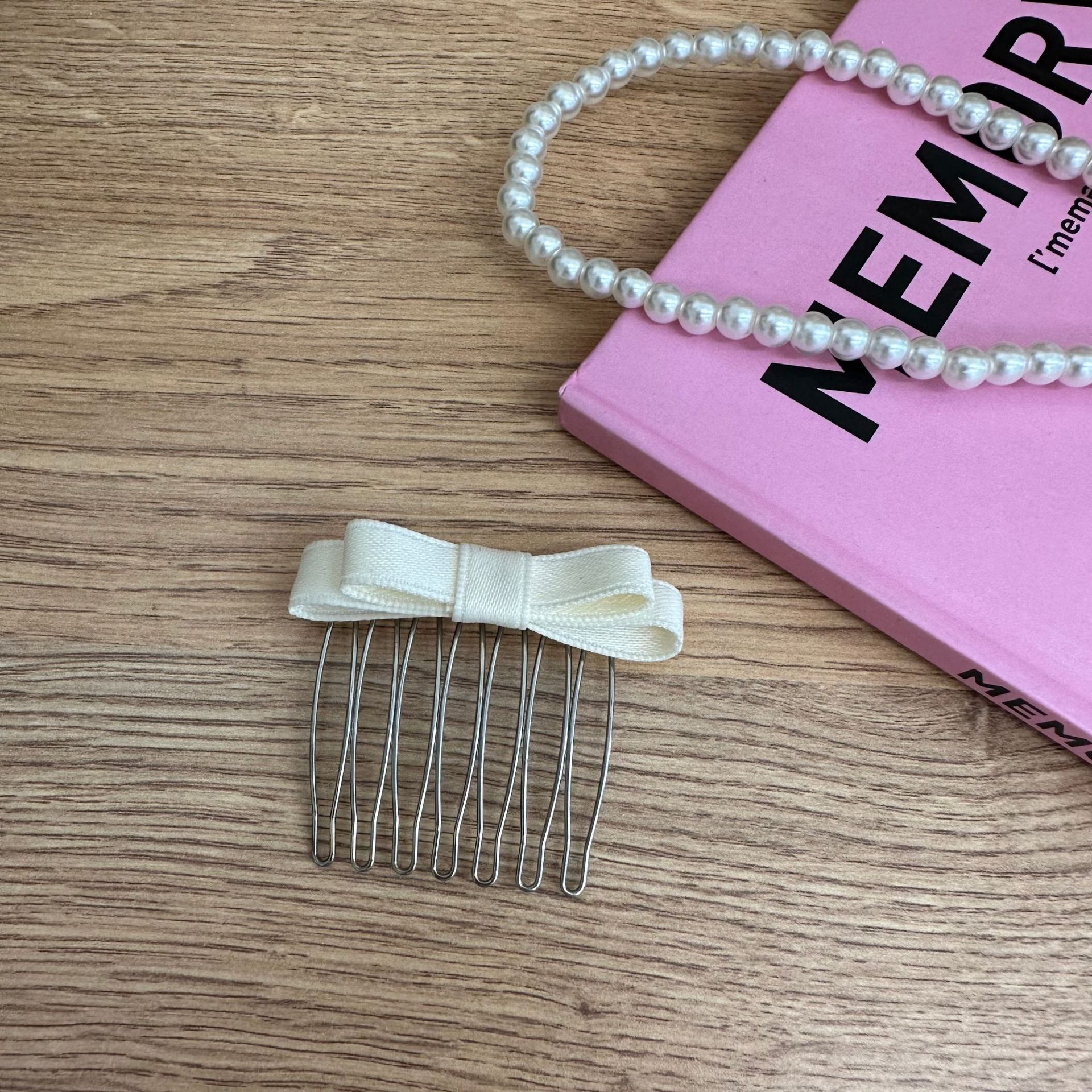 Retro Bow Knot Cloth Hair Combs display picture 3