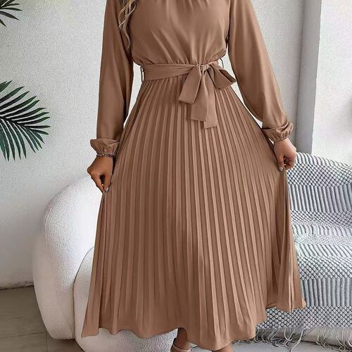 New style European and American autumn and winter elegant standing collar, long sleeve, waist waist, pleated long dress, small dress