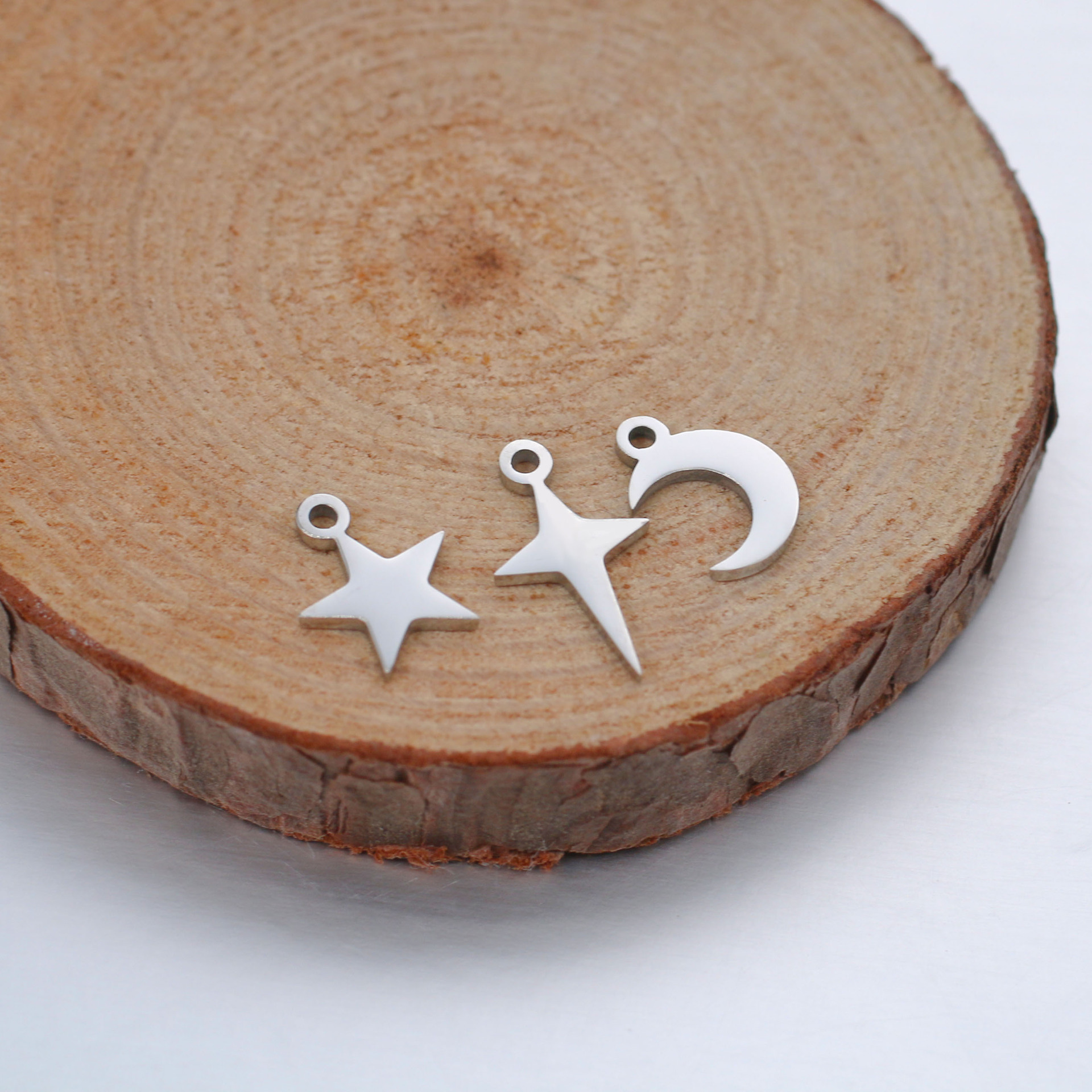 8g Weight Pendant Jewelry Making Type DIY Jewelry Accessories Classification 5 PCS/Package Quantity 304 Stainless Steel Material Star, Moon Pattern Plating Design Sweet Style 5 PCS/Package 304 Stainless Steel Star Moon Pendant 9