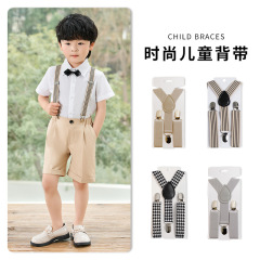 子供用バックパンツのバックルは、子供服の演出服のアクセサリーを調節することができます。
