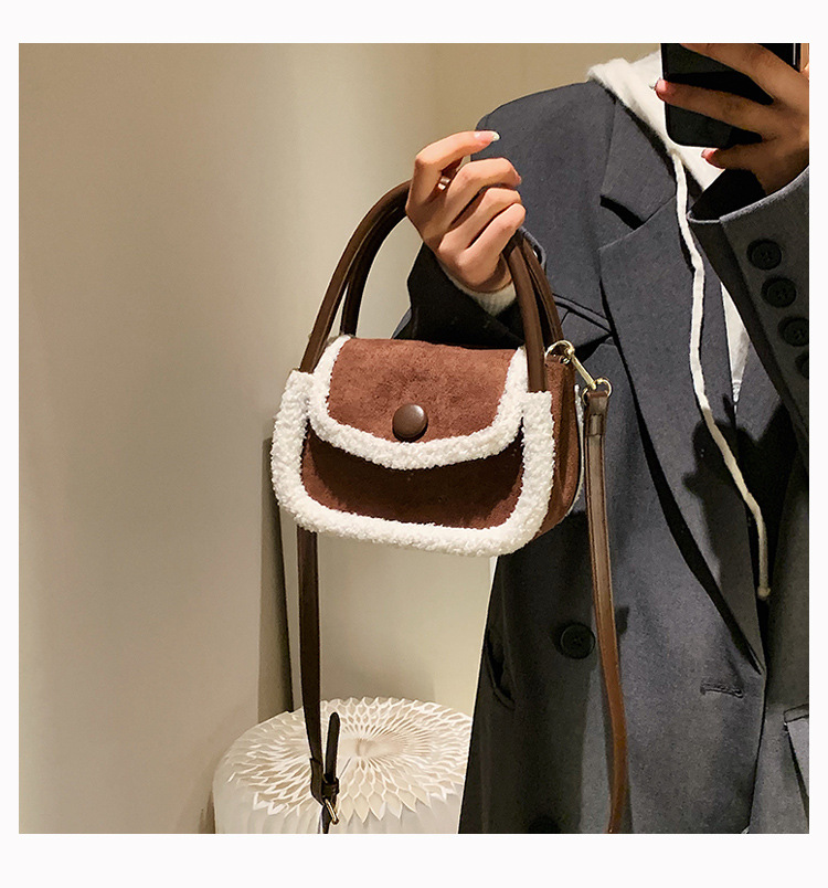 Fashion Plush Handbag Female Autumn And Winter 2021 New Trendy One-shoulder Messenger Bag display picture 7