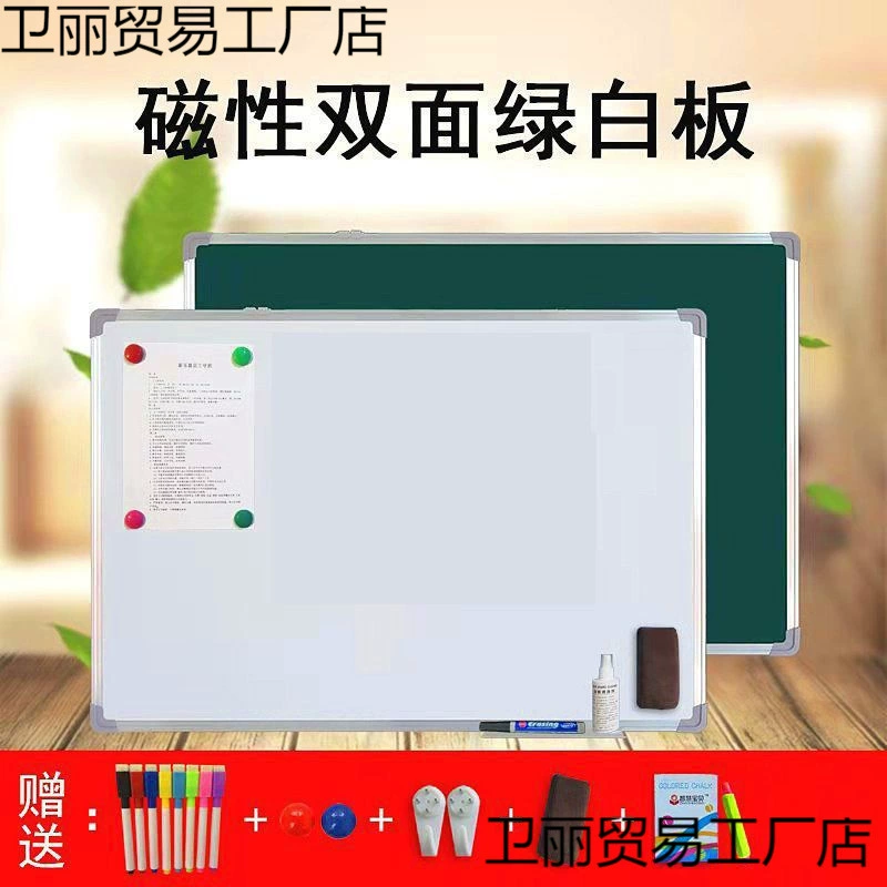 Магнитная доска висит детская домашняя учительская