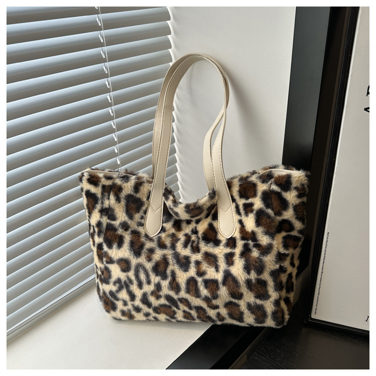 Cross-border quality plush bag, women's leopard print large-capacity tote bag, new lightweight Korean-style fashionable commuting single-shoulder bag undefined