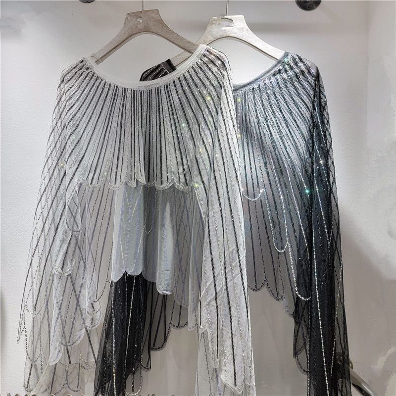 Moda europea y americana 2026 primavera y verano nuevo cuentas taladro caliente chale alas fuera de la camisa mujer