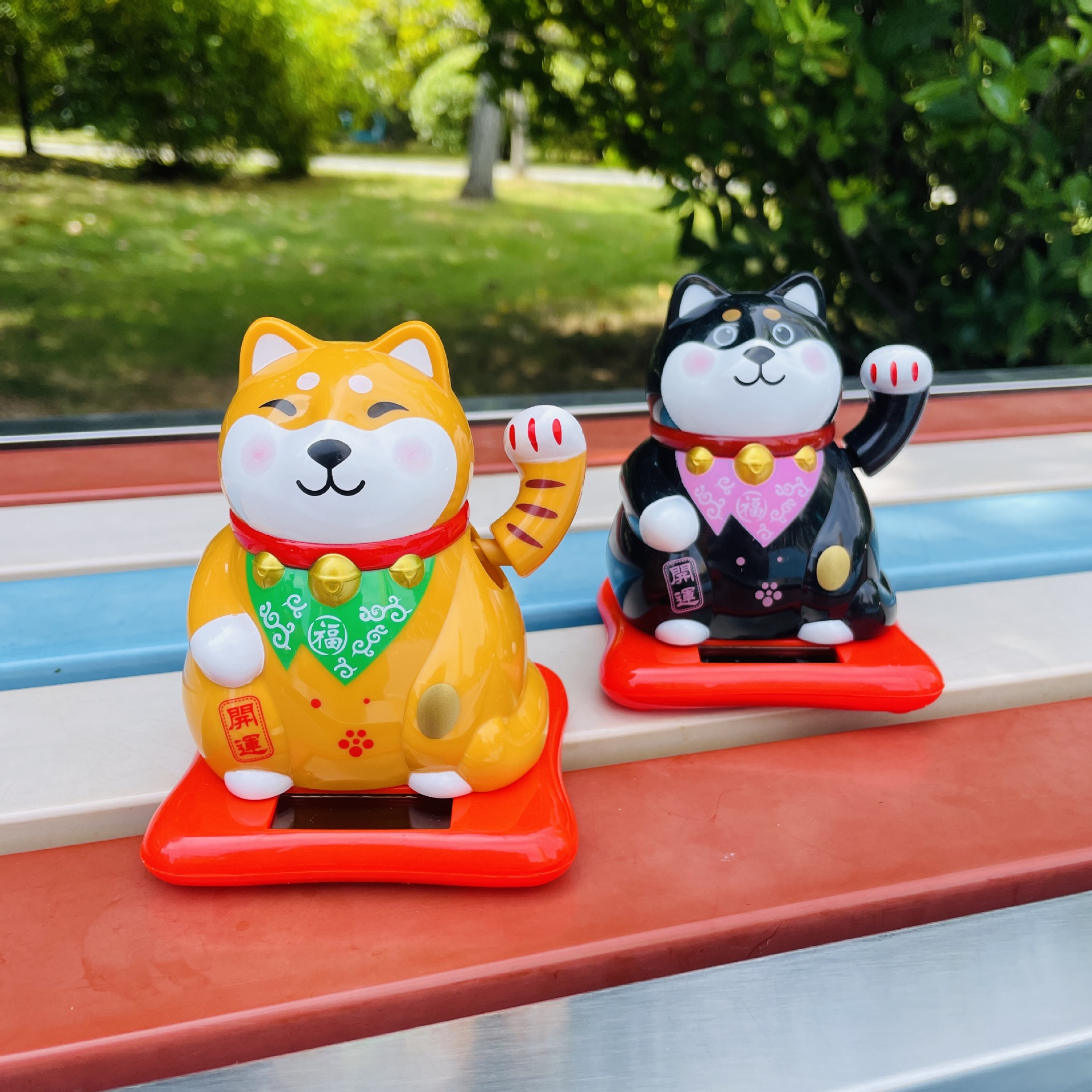 太阳能新款招财猫汽车摆件 发财猫招手猫居家装饰品 办公装饰品摆件详情1