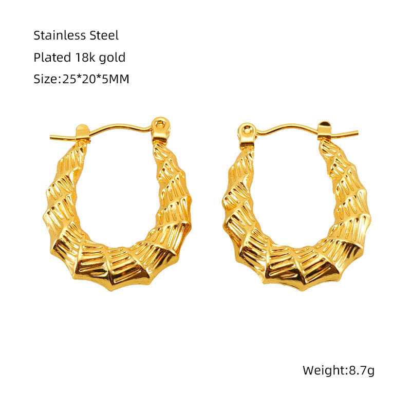 Estilo retro europeo y americano de acero inoxidable con textura de bambú pendientes mujer 18K oro titanio acero en forma de U hebilla pendientes al por mayor