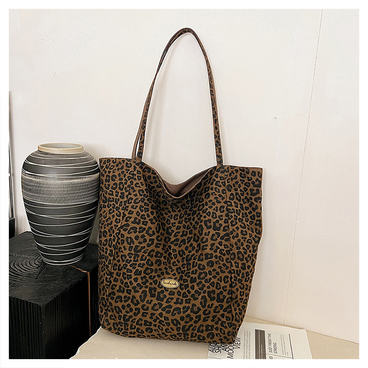 Doppelseitige Canvas-Tragetasche mit Leopardenmuster, große Kapazität, Damen-Umhängetasche im College-Stil, lässige Handtasche im City-Stil, Pendler-Tasche – Detail 34
