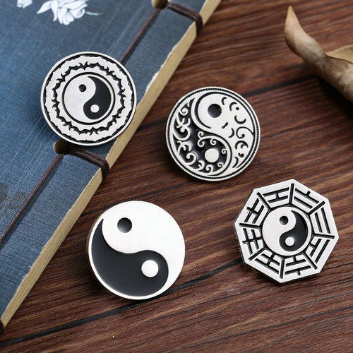 Chinese style traditional Yin Yang Tai Chi Bagua brooch Taoist cultural and creative peripheral zinc alloy Bagua brooch